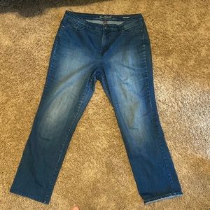 Gloria Vanderbilt Rail Straight Jeans